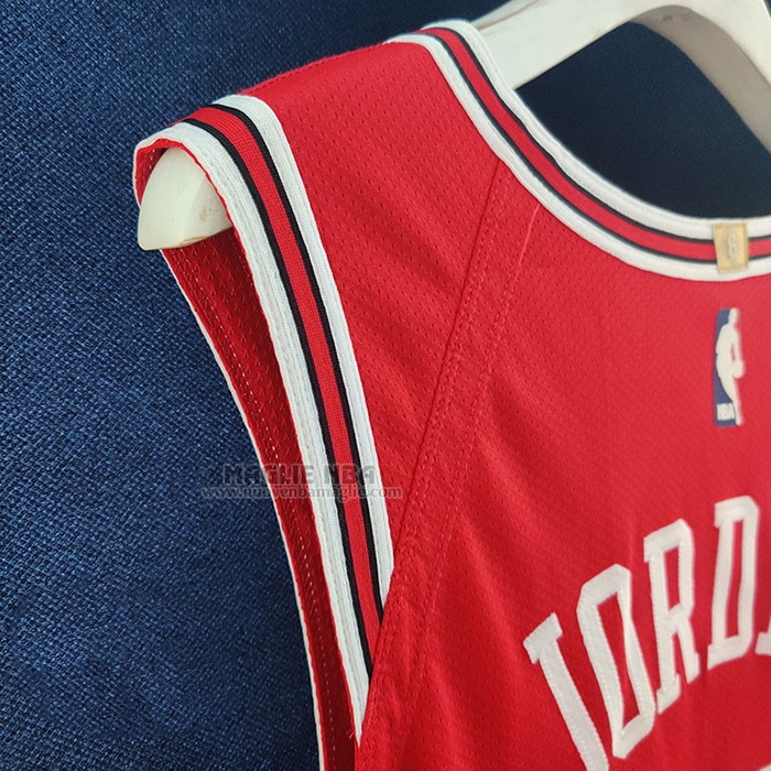 Maglia
 Michael Jordan NO 23 Chicago Bulls Icon Autentico
 Rosso
